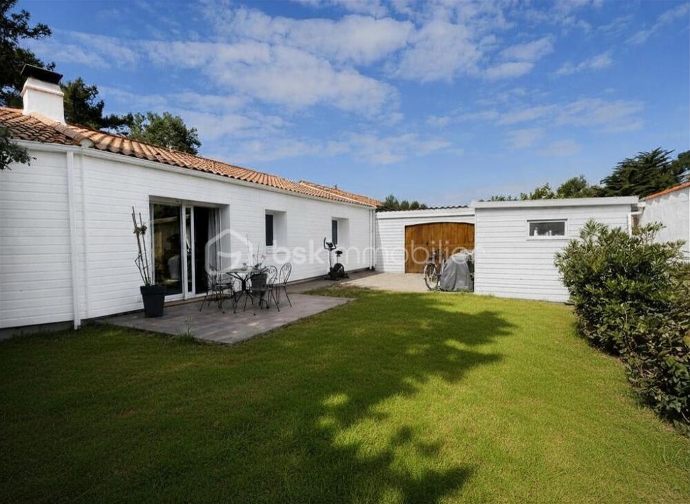 PLAIN-PIED 163 M² AVEC T2 INDÉPENDANT ET 1 300 M² DE TERRAIN PISCINABLE À QUELQUES MINUTES DES PLAGES
