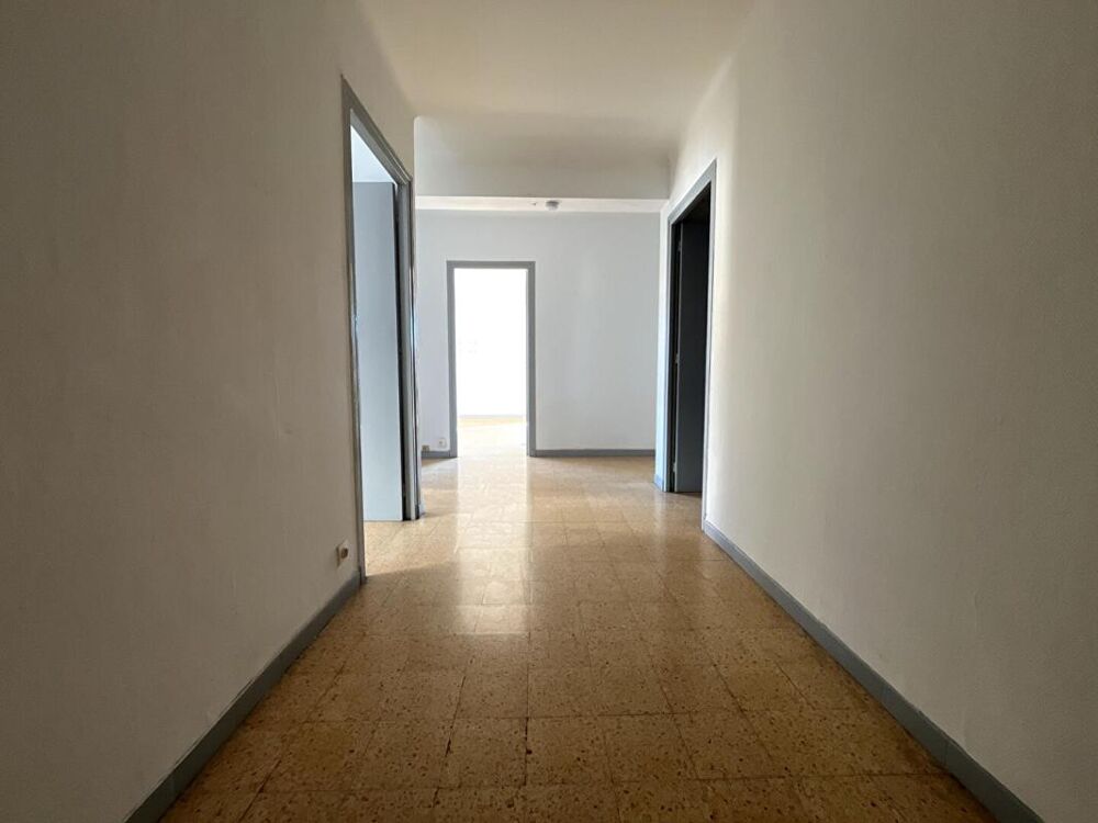 Vente Appartement Charmant appartement de type T3/T4 de 106 m²  très spacieux avec balcon  au 2 ème étage sans ascenseur Perpignan