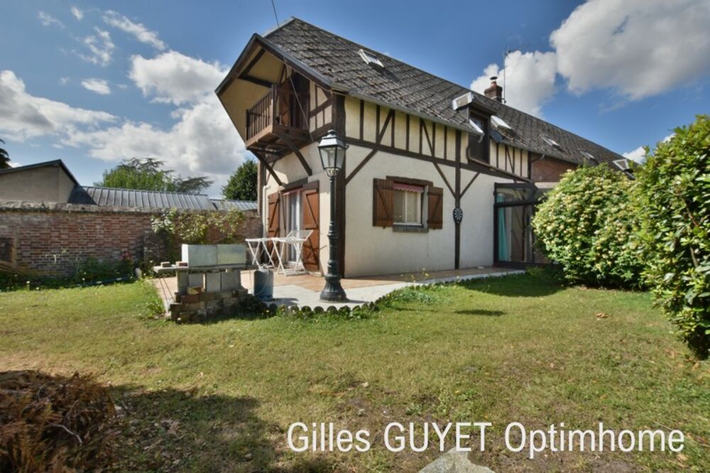 10MN de BERNAY T7 157M² 185000€ avec garage et terrain de 500M² ( Bourg avec commerces)
