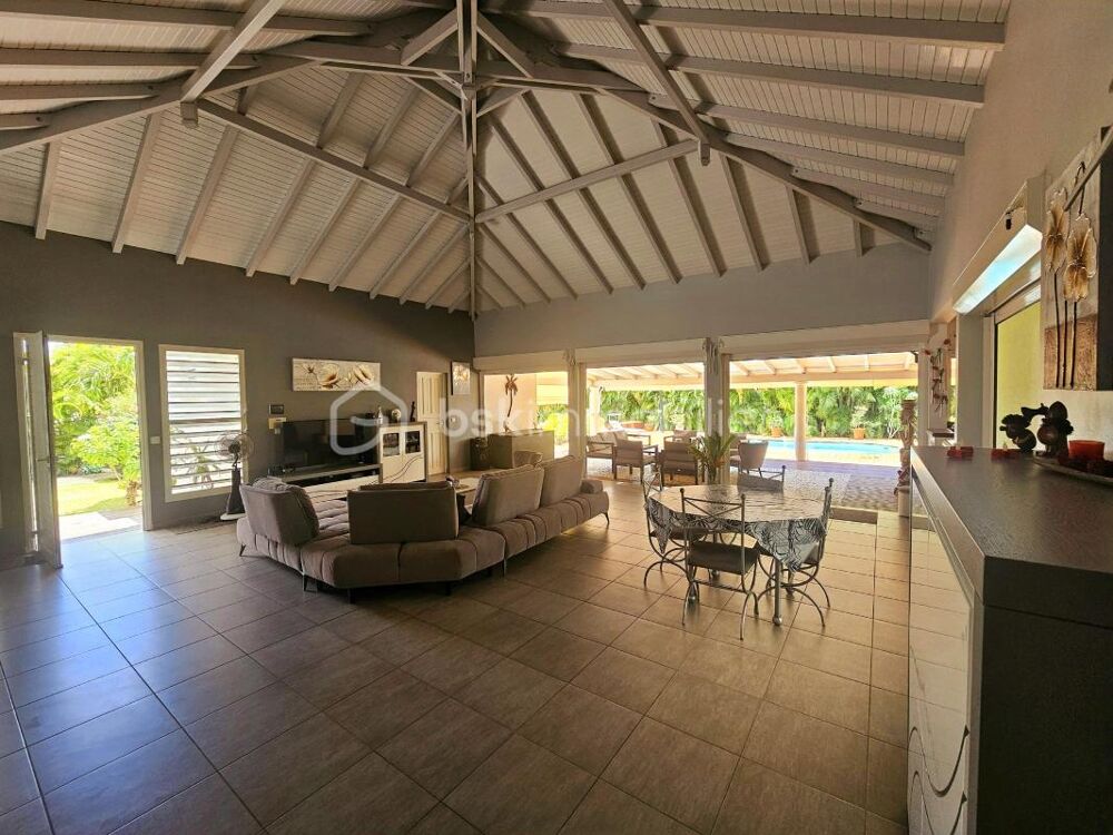 MAISON 177 m2 AVEC PISCINE JACUZZI ET DEPENDANCE