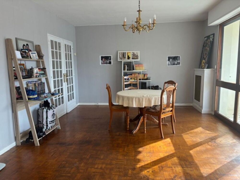 33110 LE BOUSCAT CENTRE VILLE APPARTEMENT T5 95 m2 CELLIER ET GARAGE INDIVIDUEL