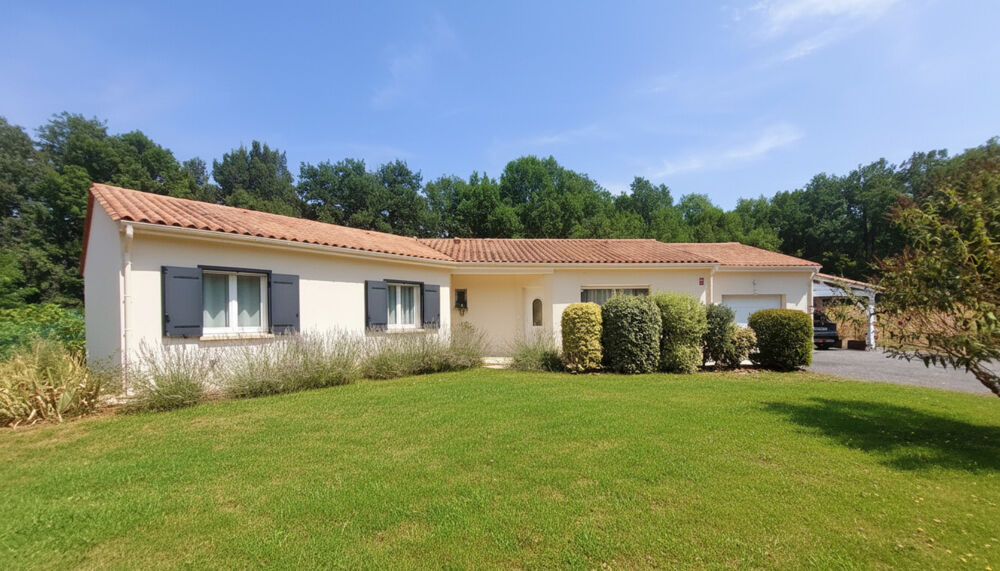 Maison 135m² au calme sans travaux, 4 chambres, garage et carport, terrain plat environ 2500m² à Meyrals