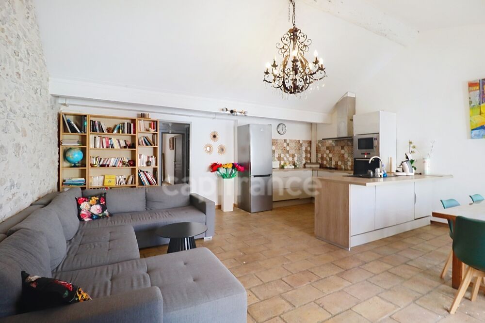 GARD (30) AIGUESMORTES (30220) intra-muros A vendre appartement T4 ~97 m2, 4 chambres et terrasse de 8.5 m2