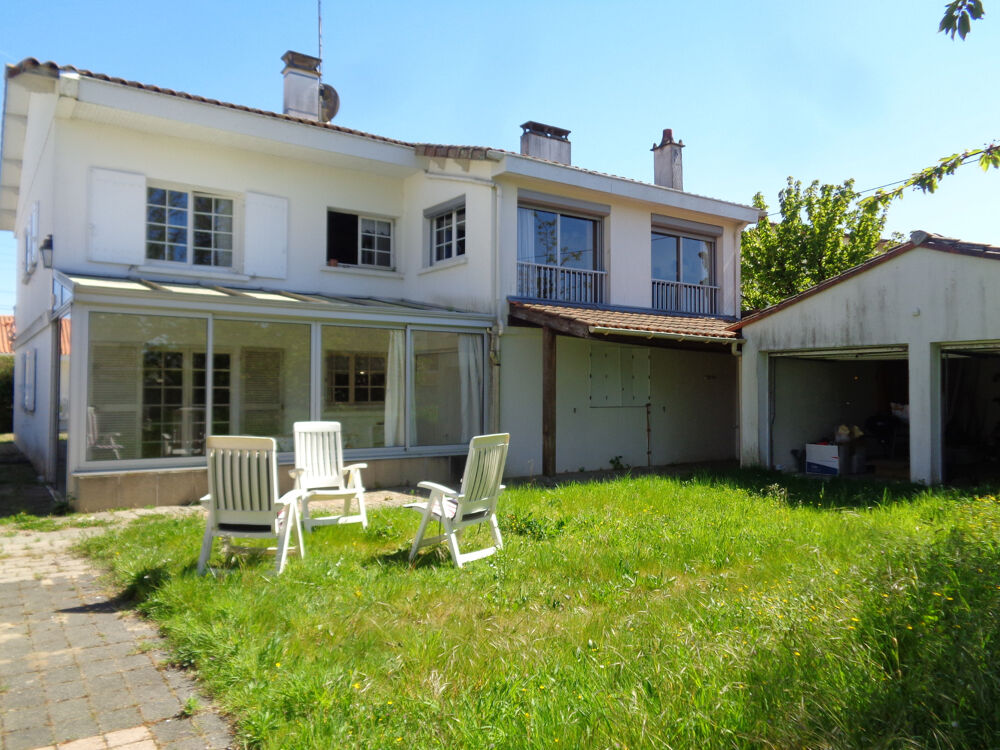 Vente Maison Maison à vendre SAUJON (17) 12 pièces 210m2 parcelle 700m2(deux habitations possibles) Saujon