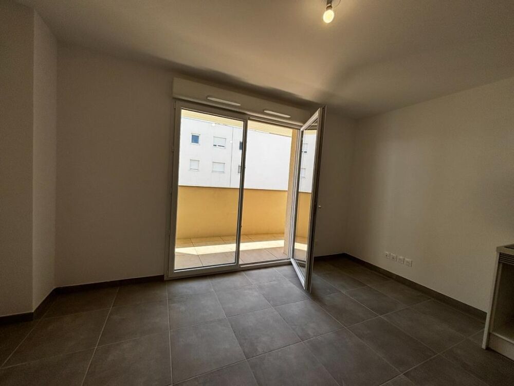 T1 NEUF avec terrasse et parking à MONTEUX