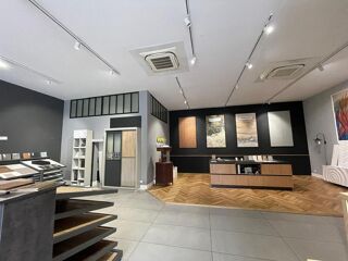  Immeuble à vendre 2 pièces 163 m²