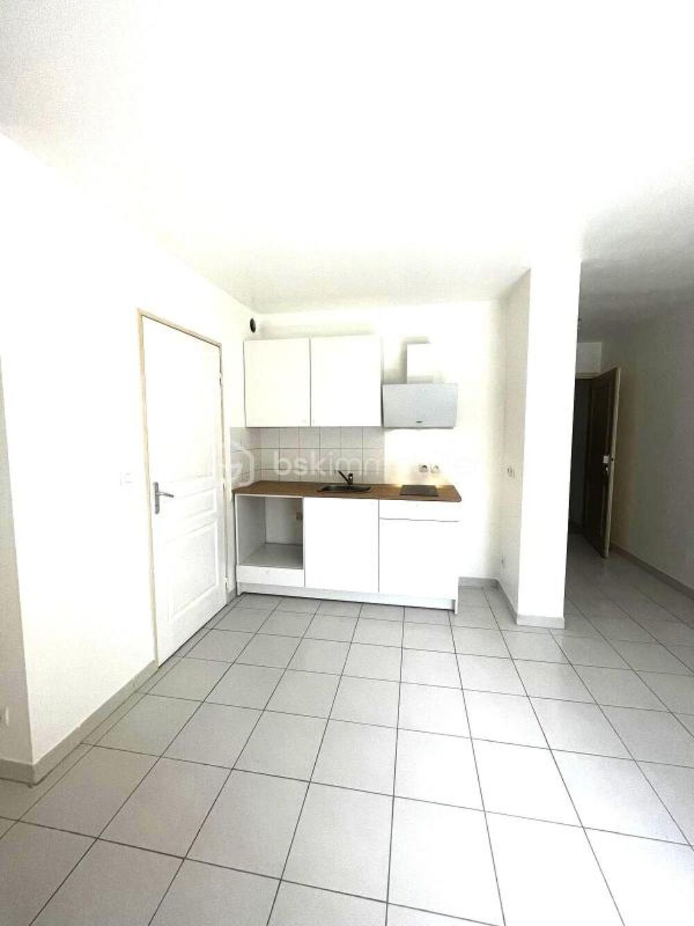 SALON-DE-PCE: INVESTISSEURS Apprt T1 avec rez-de-jardin