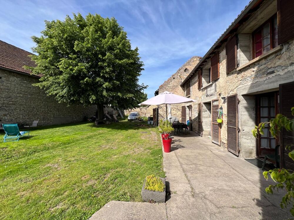 Corps de ferme avec grange et jardin clos -165 m² - Aubiat - Fort potentiel