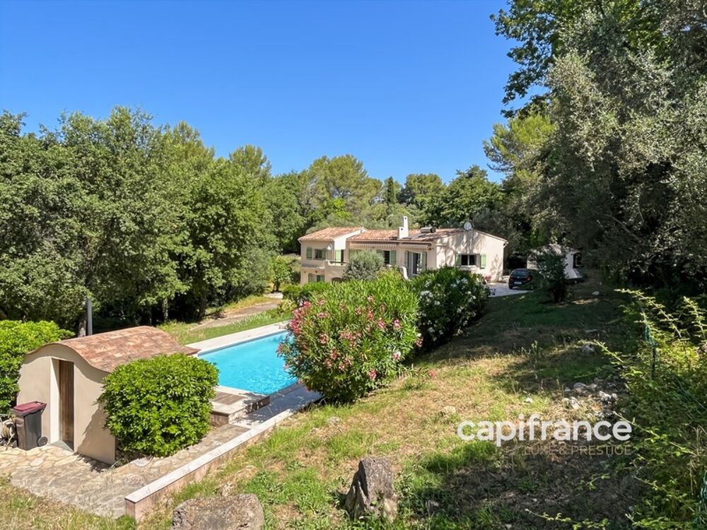 Villa à vendre 7 pièces avec piscine à BAGNOLS EN FORET (83)