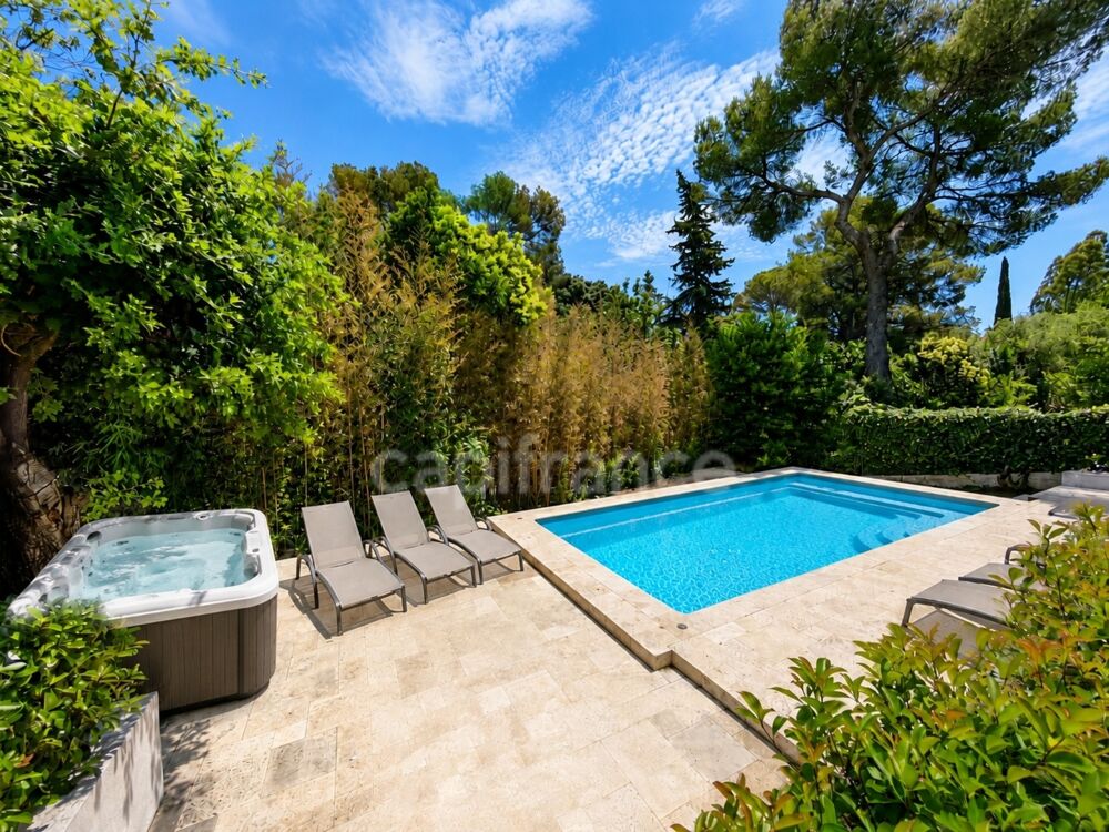 Vente Maison Maison à vendre 5 pièces FREJUS (83), piscine, jacuzzi, terrasses, jardin, garage Frejus