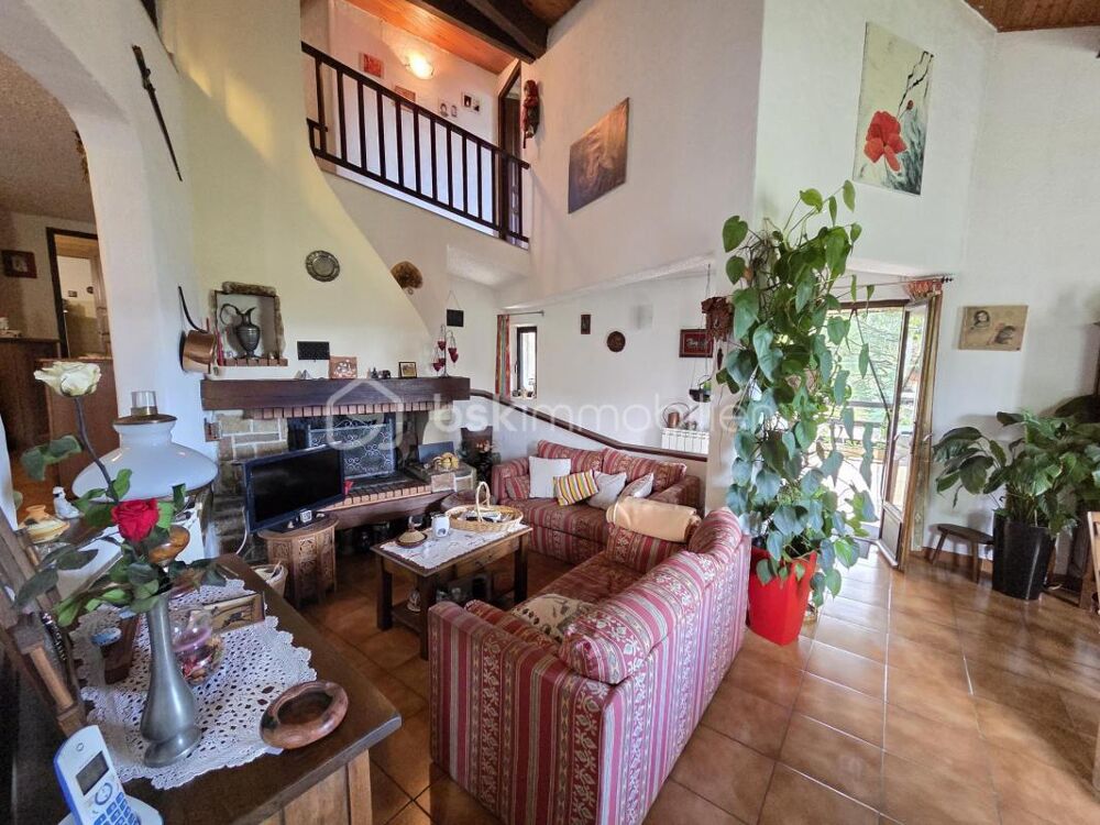 Maison d'architecte atypique 6 pièces sur un terrain de 2000 m2, piscine, 2 garages, vue dominante sur les Cévennes