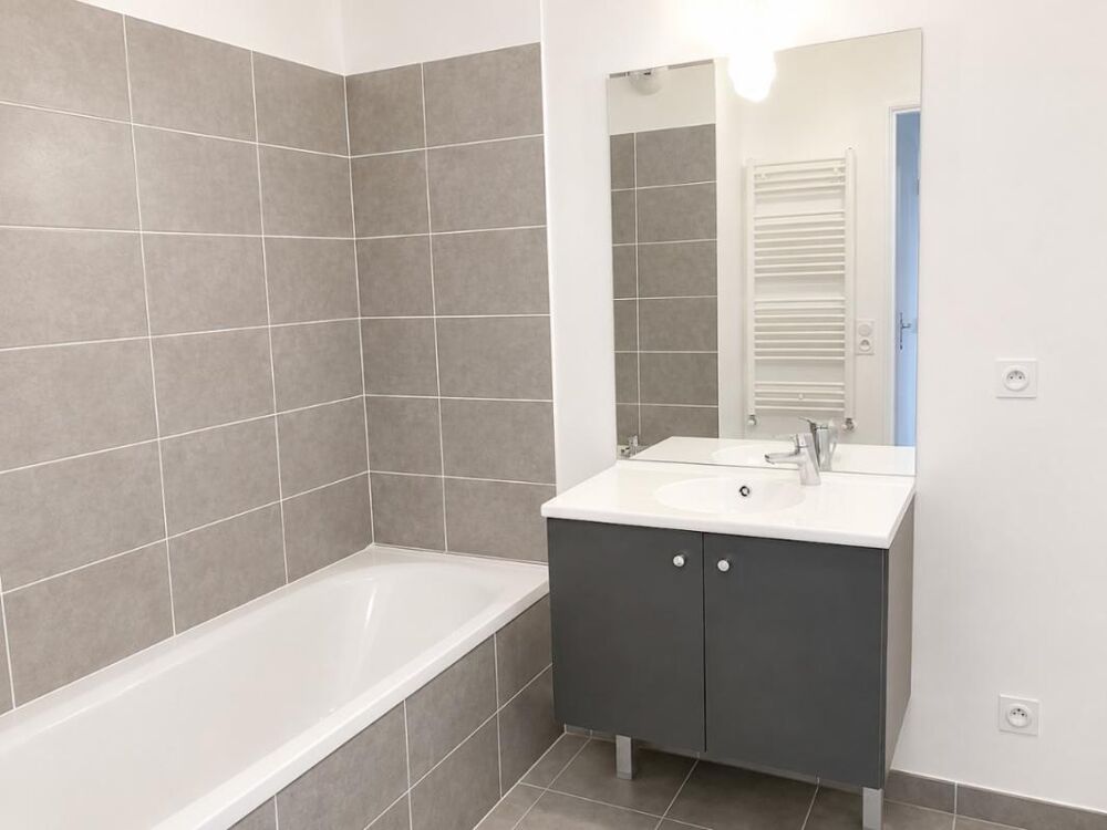 Location Appartement T2 avec balcon et parking à BOURGOIN JALLIEU Bourgoin jallieu