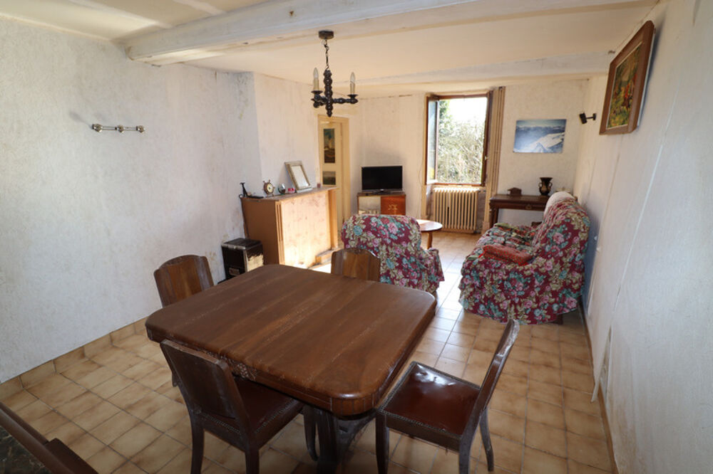 Jolie maison en pierre de taille au coeur de Saint-Julien sur Reyssouze