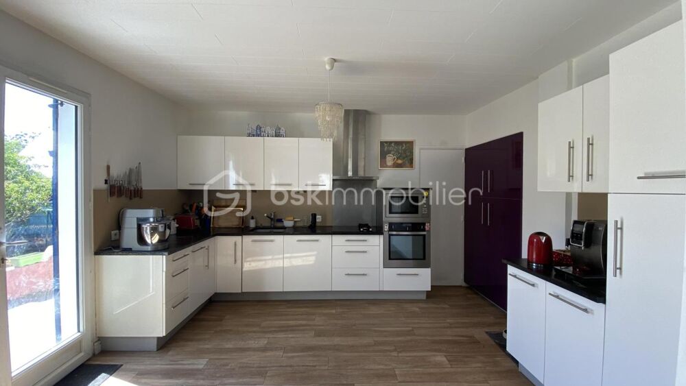 VERTOU/BEAUTOUR : Maison denv. 157m² au sol, 4/5 chambres, bureau, garage et jardin