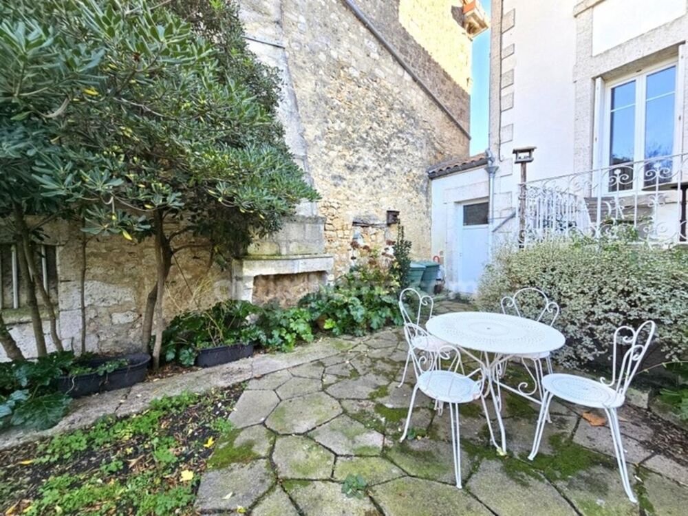 Vente Maison RARE !!! maison 125 m² 4 chambres, Quartier Victor Hugo, jardin, garage et place de parking ANGOULEME (16) Angouleme