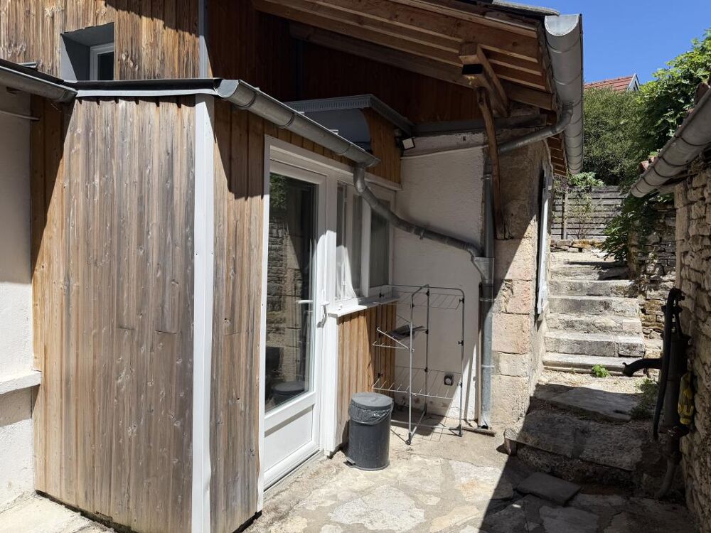 Location Appartement À louer – Charmant appartement rénové avec terrasse et jardin dans un village médiéval T2 Rez de chaussée Villeneuve