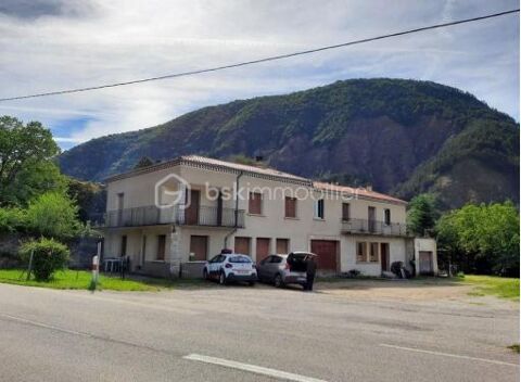   Grande maison avec garage, 2 logements et 530 m� de terrain constructible Maison - 14 pi�ce(s) - 290 m�