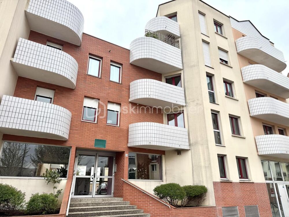 Vente Appartement Rouen 76100 quartier MATMUT - appartement T4 - 3 chambres, 3 balcons, un box de stationnement, cave Rouen