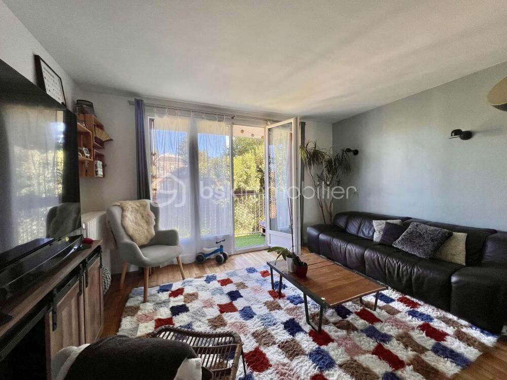 Vente Appartement T4 de 83 m2, lumineux, traversant et sans vis à vis, au 3ème et dernier étage à Vaucresson Vaucresson