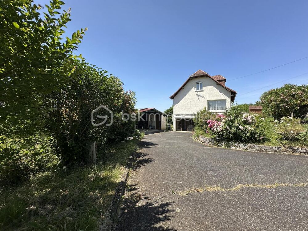 En exclusivité maison de 116 m2 5 pièces, terrain de 2530 m2 dans un endroit proche de PAU
