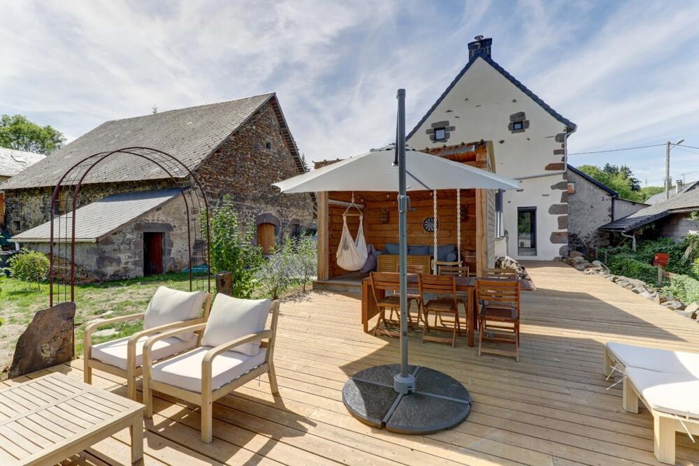 Propriété de caractère de 290 m² bâtis, Saint-Pierre-Roche  Maison rénovée 130 m² + grange de 160 m² à restaurer