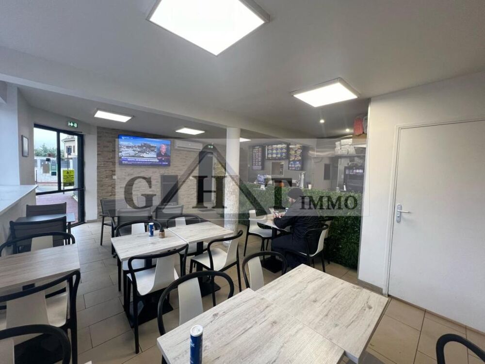   SPECIAL INVEST 4 boutiques pour 541 m² à vendre à CHELLES Chelles