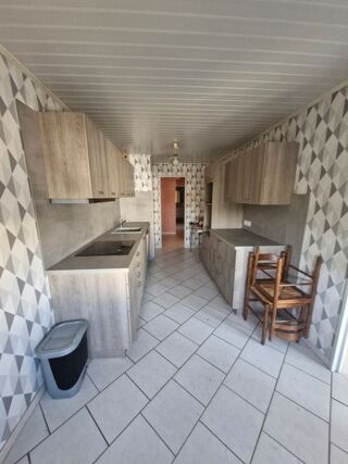  Appartement à louer 4 pièces 76 m²