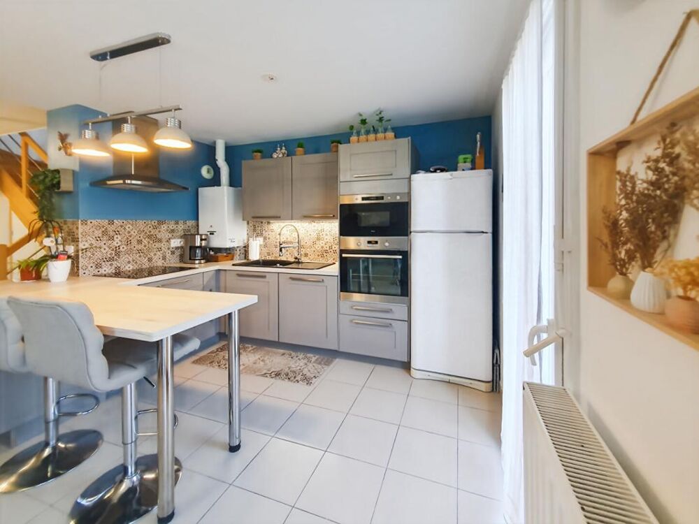 Maison récente climatisée à Angers offrant 85 m² habitables, une terrasse, un jardin et un garage motorisé