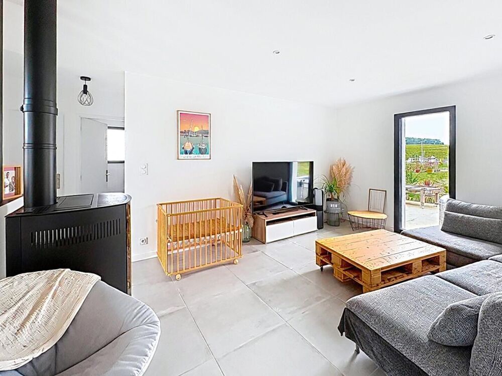 Vente Maison EXCLUSIVITE Maison  de plain pied à 5 mn de PONS 17800 5 pièce(s) 128 m2 Pons
