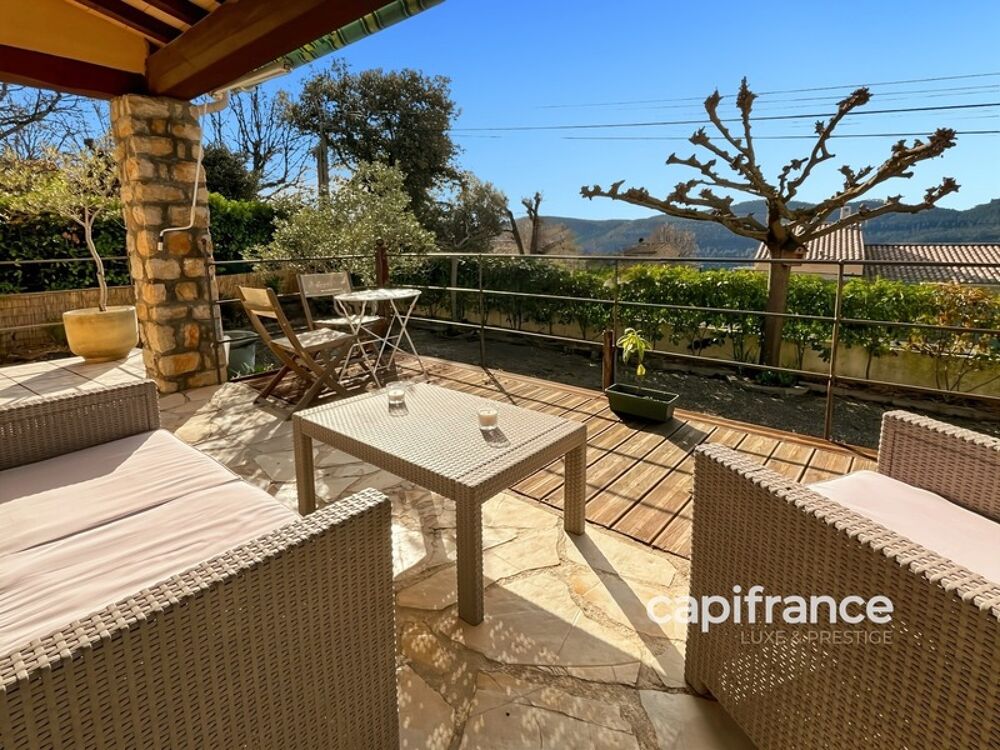Belle villa provençale rénovée avec vue sur les collines à BAGNOLS EN FORET (83)