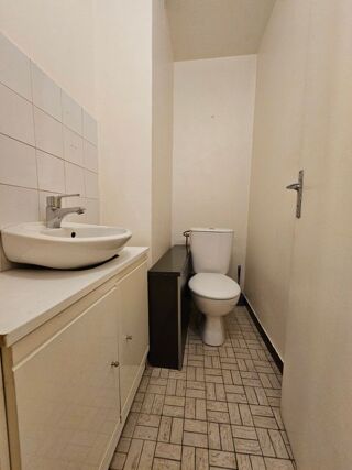  Appartement à louer 2 pièces 64 m²