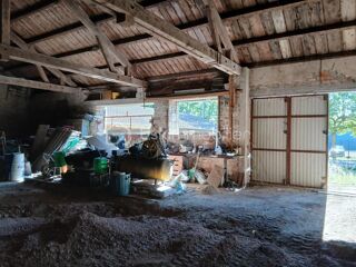  Remise / Grange � vendre 1 pi�ce 179 m�
