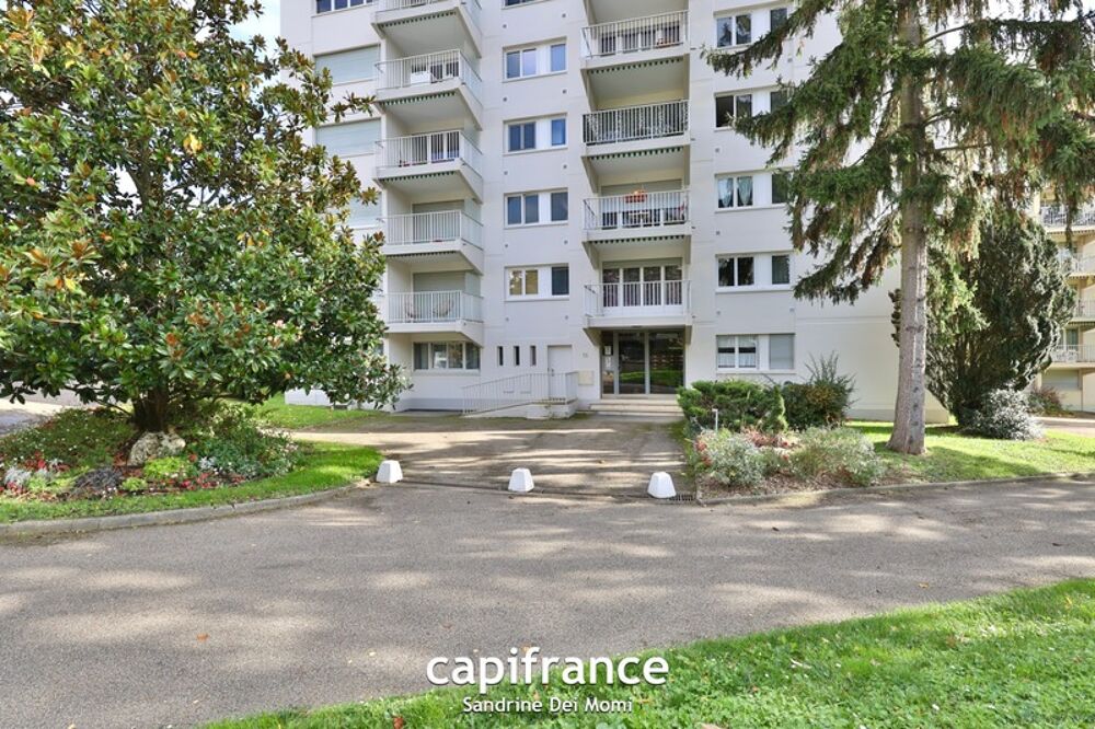 SAINTE FOY LES LYON - Bd de l'Europe- Appartement T3 de 68m² avec balcon, place de stationnement extérieure et cave