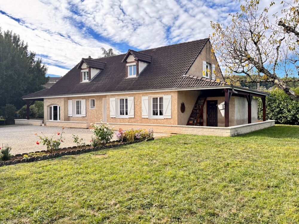 Vente Maison Maison 7 pièces, 5 Chambres, Terrain de 2000 m², Double Garage, SAINT DESERT (71390) Saint desert
