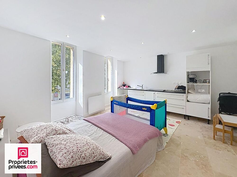 Vente Maison Rians immeuble refait à neuf avec local commercial, studio et T3 Rians