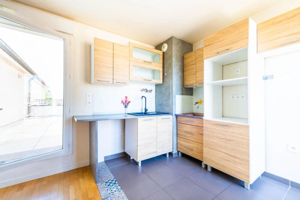 Vente Appartement POISSY – Deux pièces au dernier étage avec grande terrasse Poissy
