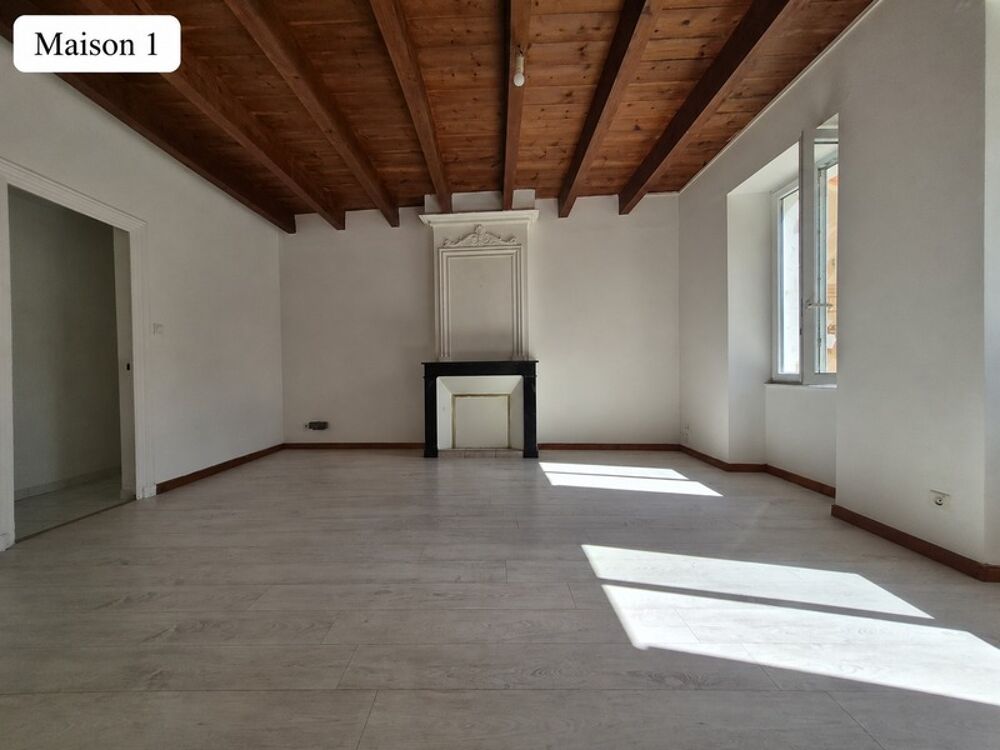 Ensemble immobilier avec 3 maisons sur 5 110 m²  Moragne 17430