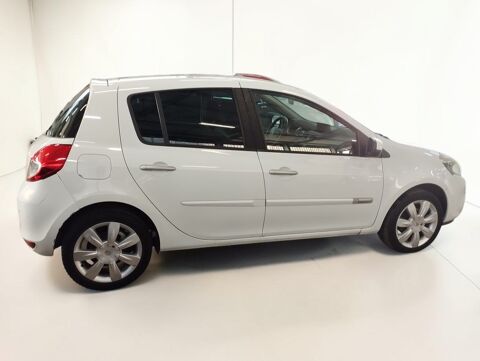 Clio III 1.6 110 EXCEPTION TOMTOM BA 5P 2010 occasion 06640 Saint-Jeannet
