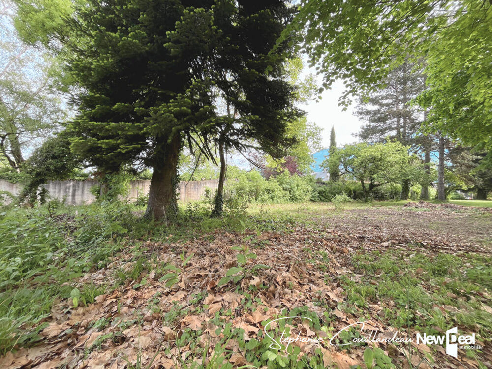 Vente Terrain Terrain entièrement plat et viabilisé avec vue sur la Dent du Chart dans petit lotissement à Chambéry Chambery