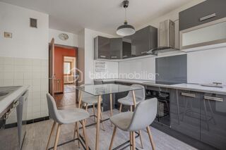  Appartement à louer 3 pièces 65 m²