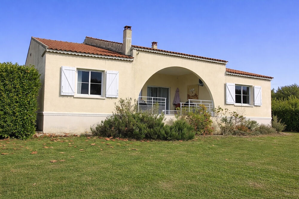 Maison 163 m² de plain-pied avec piscine , proche de Barjac-Centre