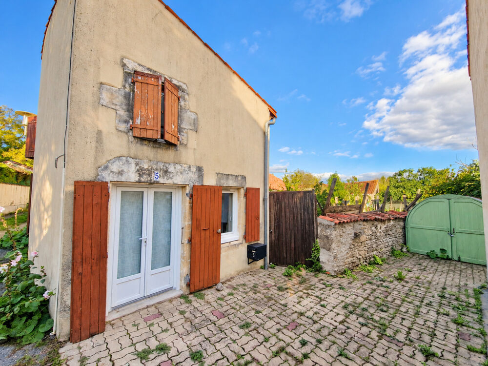 Vente Maison Maison à vendre 2 pièces TONNAY BOUTONNE (17) 47 m² habitables Tonnay boutonne