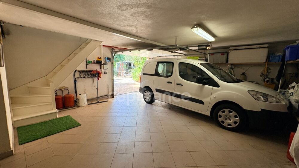 à vendre  Propriété/château Saint-Raphaël (83700)