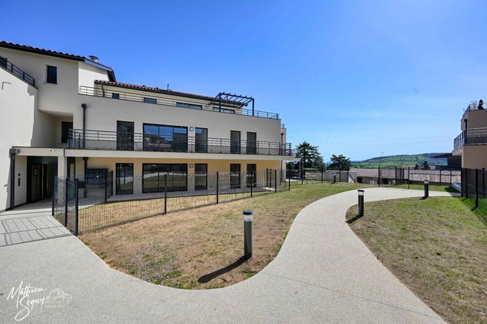 Vente Appartement Découvrez ce superbe appartement 4 pièces avec terrasse - élégant, lumineux et convivial ! Vaugneray