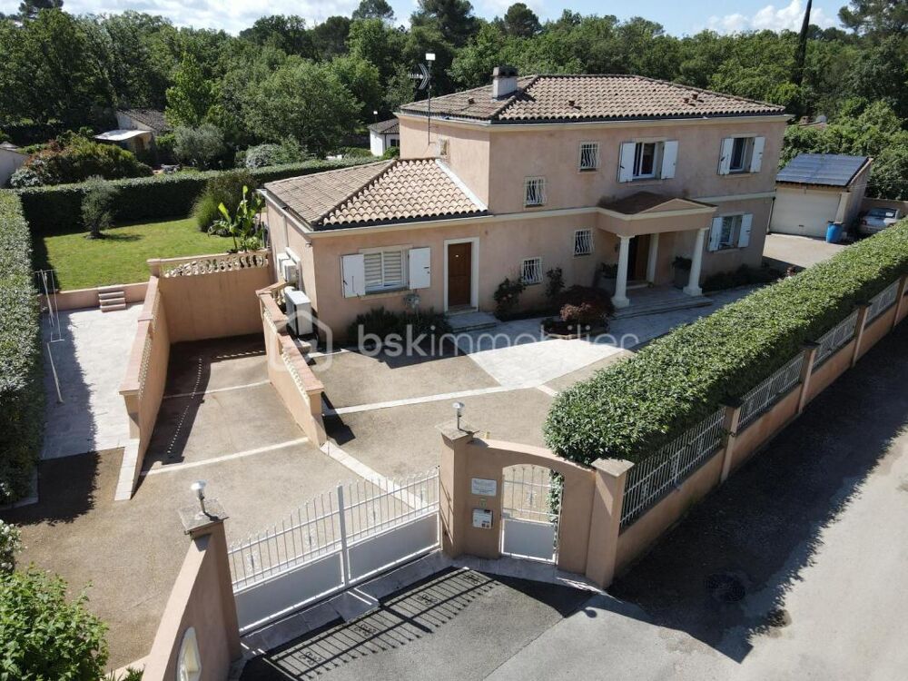 Villa contemporaine a trans en Provence , emplacement recherché, a proximité des commerces transports