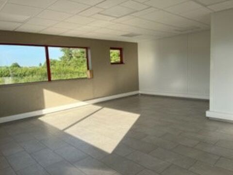   Bâtiment d'activité avec bureaux à Parcey 