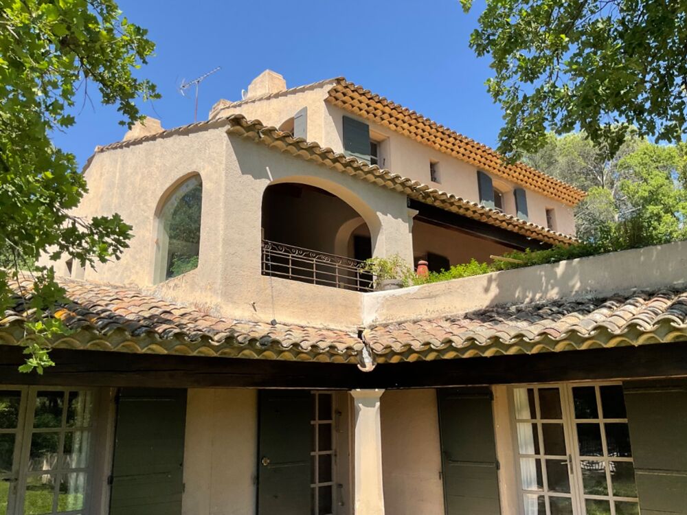 à vendre  Propriété/château Rognes (13840)