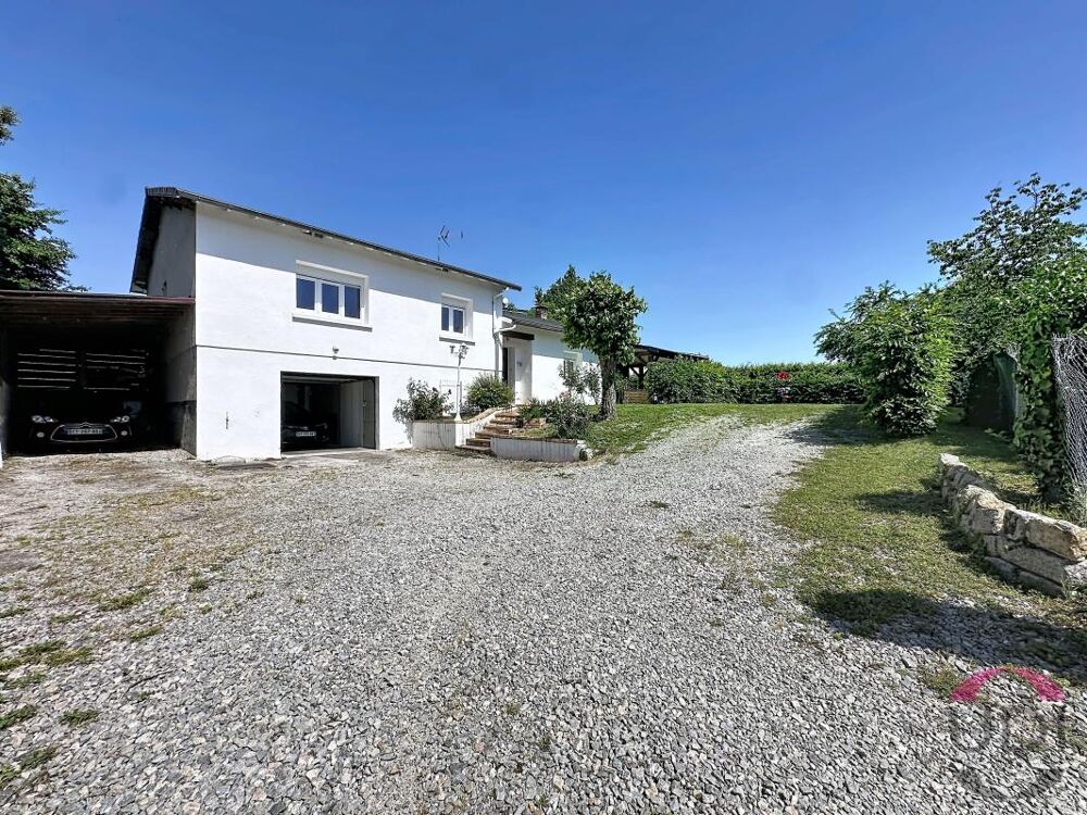 Maison à demi-niveaux  141 m²  3 Chambres