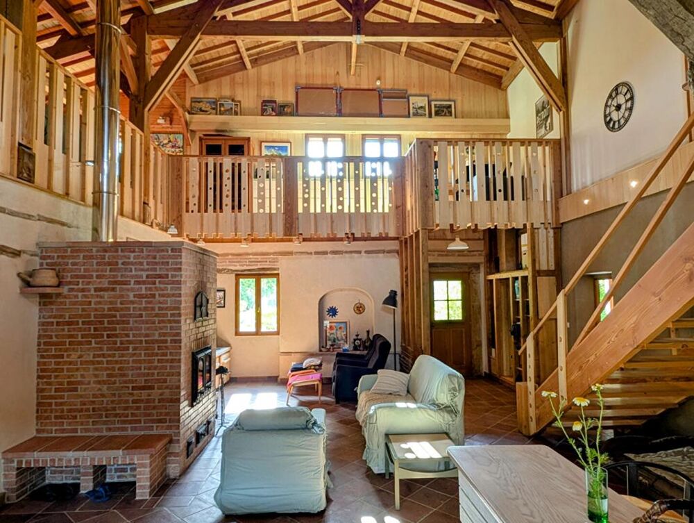 Vente Maison Maison du 18ème rénovée de 235 m2 avec dépendances sur terrain de 7468 m² Pouy de touges