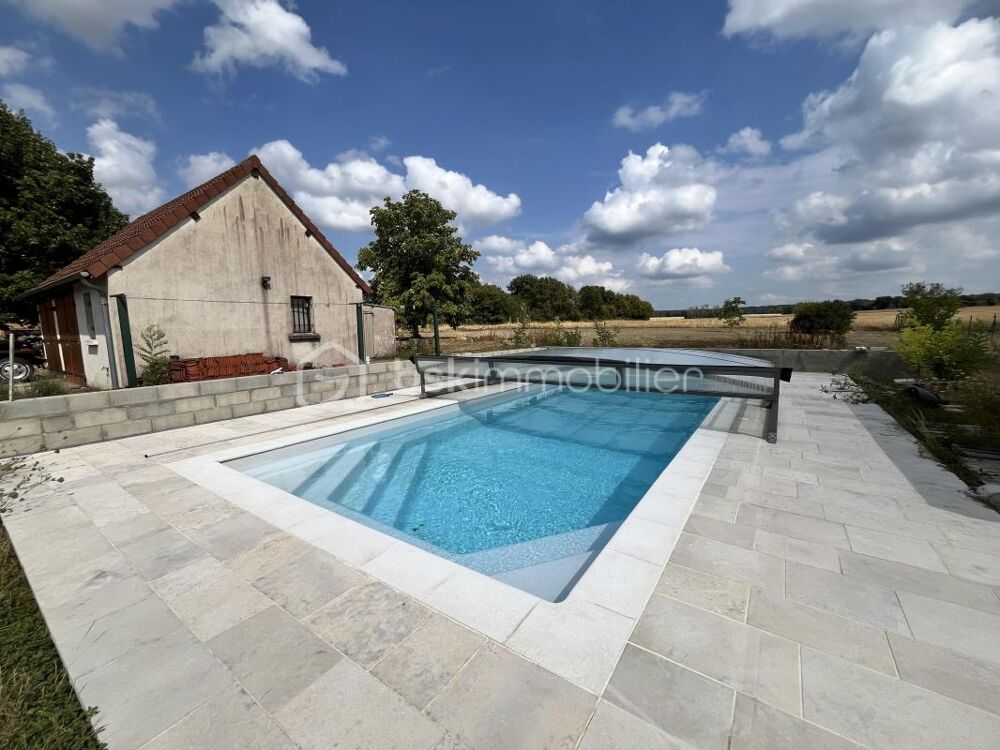 Propriété familiale de 156m² avec piscine, dépendances et vue dégagée sur la forêt des Bertranges